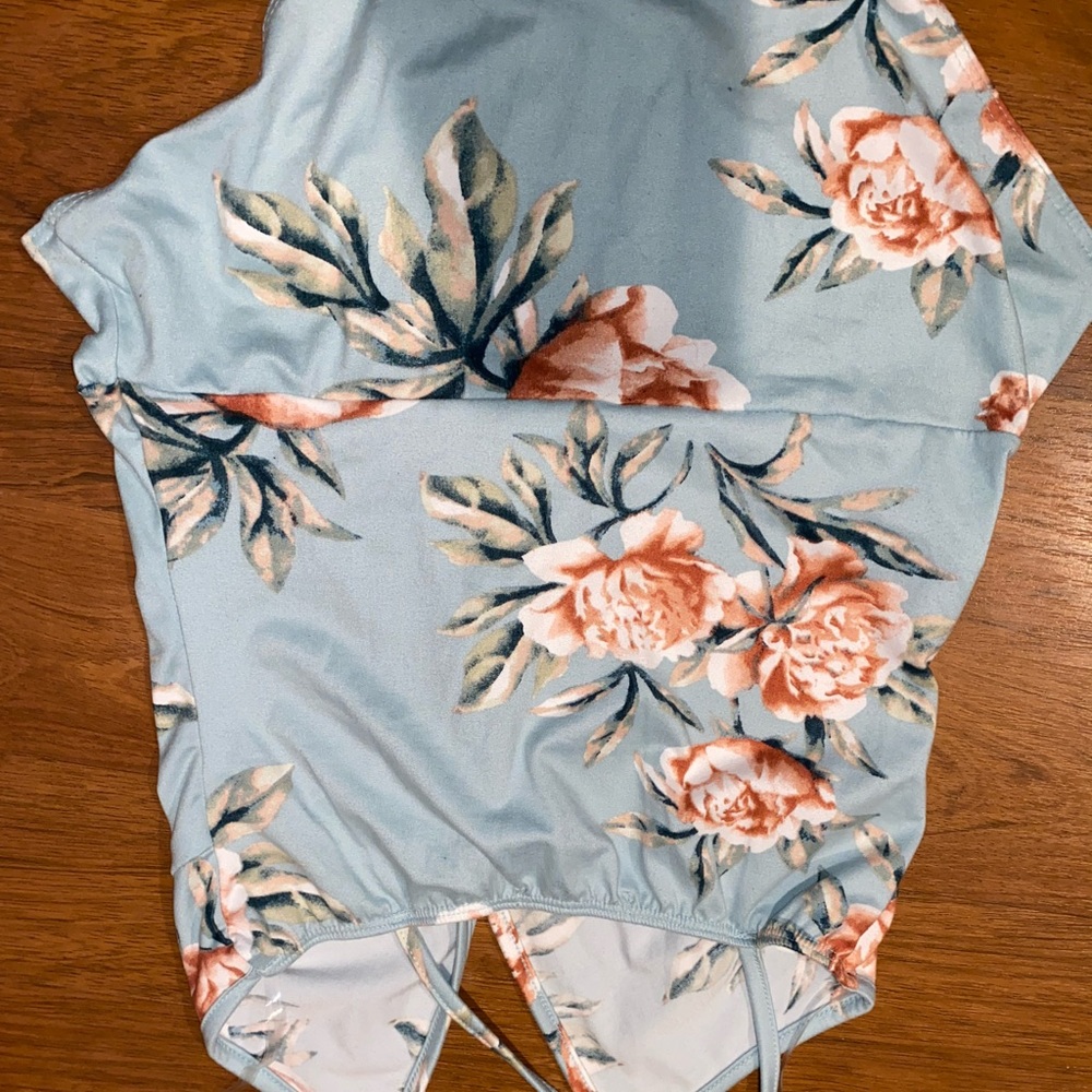 Small bodysuit